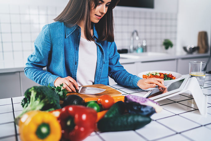 shutterstock 1054666979 一人暮らしで自炊を続ける5つのコツ！続かない人に知ってほしい自炊の心構え 